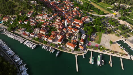 Aerial-View-Of-Skradin-City-On-The-Adriatic-Coast-In-Croatia-Near-Krka-National-Park,-Europe