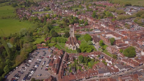 Drone-shot-of-a-small-English-Town-Church-located-in-Farnham,-UK
