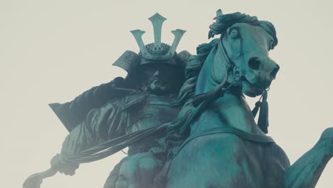 Close-Up-Statue-Of-Kusunoki-Masashige-At-The-Imperial-Palace-Gardens-In-Tokyo,-Japan