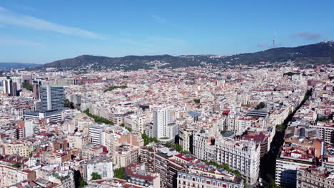 Aerial-View-Of-Urban-Houses-And-Neighbourhoods-In-Barcelona,-Spain