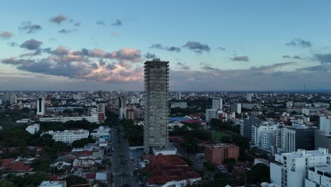 Mosaico-De-La-Ciudad:-Barrios-Dinámicos-Desde-Arriba