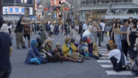 Fashion-Photoshoot-on-Busy-Shibuya-Pedestrian-Crossing,-Tokyo-Japan