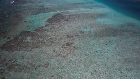 Cayo-vapor-in-los-roques-showcasing-the-stunning-coral-barrier,-aerial-view