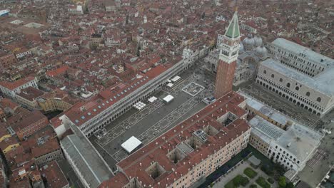 Venedig,-Italien,-Innenstadt,-Draufsicht,-Glatte-Sicht-Auf-Geschäftige,-Bevölkerte-Stadt