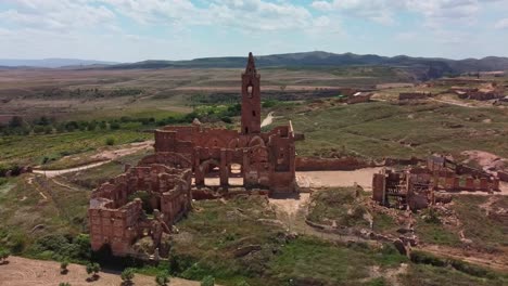 Ruins-of-Old-Belchite-Town-in-Zaragoza,-Spain-under-a-bright-blue-sky