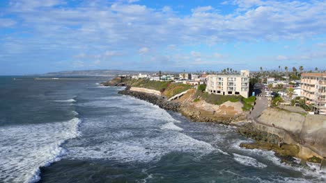 Área-De-Acantilados-Al-Atardecer-En-San-Diego,-California,-Vista-Aérea-De-Drones