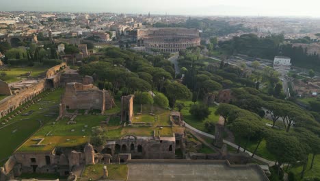 Vista-Panorámica-De-La-Colina-Palatina-Y-El-Antiguo-Coliseo