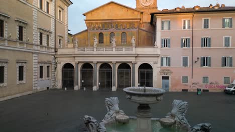 Erstaunliche-Luftaufnahme-Des-Brunnens-Und-Der-Basilika-Santa-Maria-In-Trastevere