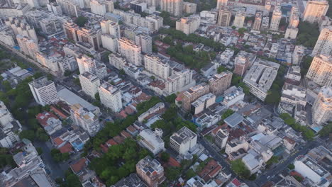 Imágenes-Aéreas-De-La-Madrugada-De-Los-Edificios-De-Botafogo-En-Río-De-Janeiro.