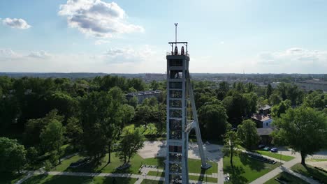 Historical-President-shaft-during-a-beautiful-summer-day-surrounded-by-lush-greenery,-grass,-and-trees-under-a-blue-sky