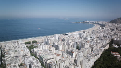 Luftbild-Hyperlapse-Und-Zeitraffer-Vom-Strand-Der-Copacabana-In-Rio-De-Janeiro,-Brasilien