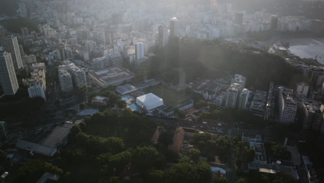 Ariel-Time-lapse-Del-Barrio-De-La-Bahía-De-Botafogo-Con-Tráfico-Temprano-En-La-Mañana