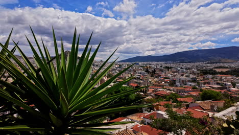 Anafiotika-Plaka-In-Athen-Griechenland-Malerische-Stadtlandschaft-Orange-Ziegeldachhäuser