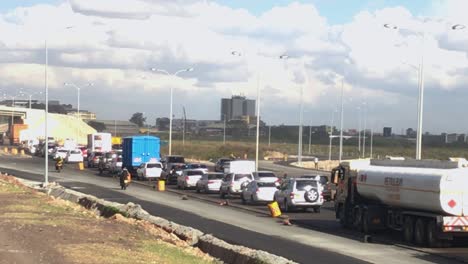 Atasco-De-Tráfico-En-La-Autopista,-Carretera-De-Circunvalación-Sur-De-Nairobi,-Infraestructura-De-Kenia