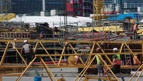 Los-Trabajadores-De-La-Construcción-Stuttgart-21-Enorme-Sitio-En-Construcción-La-Estación-De-Tren-En-Alemania