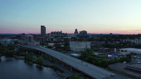 Panorámica-Del-Horizonte-De-Albany-Hacia-El-Atardecer