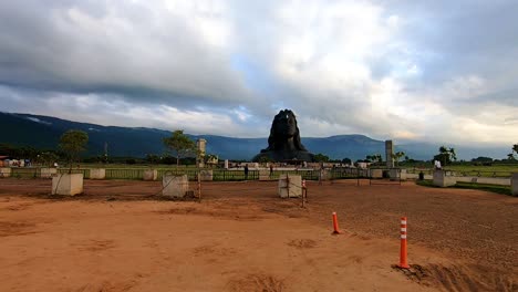 Das-Video-Der-Adiyogi-Shiva-Statue-Aus-Einzigartigen-Verschiedenen-Perspektiven-Wurde-Am-02.-Januar-2020-In-Dhyanlinga,-Coimbatore,-Indien,-Aufgenommen.