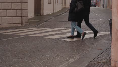 People-crossing-the-street-on-the-zebra-crossing