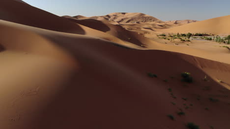 Sand-dunes-in-Merzouga-desert,-Morocco