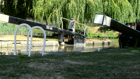 Old-English-canal-boat,-passing-through-the-gate