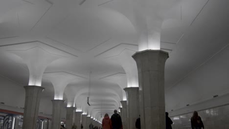 Traffic-on-modern-subway-station-in-Moscow,-Russia