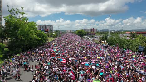 Größter-Protest-In-Puerto-Rico:-Menschen-Fordern-Den-Rücktritt-Von-Gouverneur-Ricky-Rosello