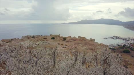 Rhodos,-Griechenland---Drohnenaufnahme-Der-Ruinen-Einer-Alten-Burg