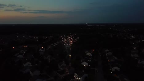 Vista-Aérea-De-Los-Fuegos-Artificiales-Durante-El-4-De-Julio.