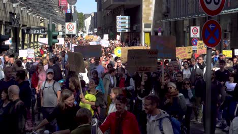 School-kids-demonstrating-for-climate-justice-in-cologne