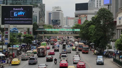 Busy-road-with-skywalk-and-billboard-in-Bangkok-city-center