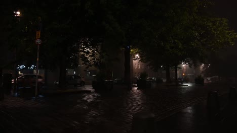 Car-driving-on-Grassmarket-on-a-quiet-foggy-night