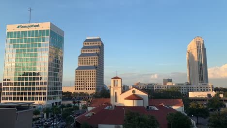 Dies-Ist-Ein-Wunderschöner-Zeitraffer-Mit-Blick-Auf-Die-Innenstadt-Von-Orlando-Bei-Sonnenuntergang