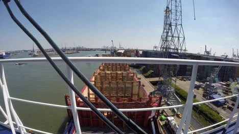 Lastkähne,-Die-In-Den-Hafen-Von-Rotterdam-Einlaufen