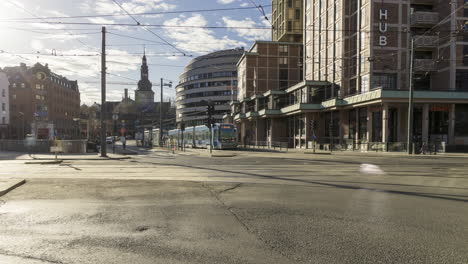 Time-lapse-of-downtown-Oslo,-Oslo-S-traffic-passing-by