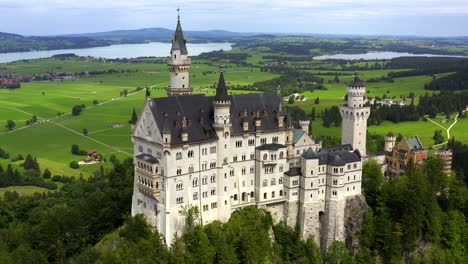 Helicopter-Flight-around-Neuschwanstein-Castle-in-Schwangau,-Germany