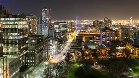 Night-time-lapse-overlooking-Flagstaff-Gardens-at-night-at-Newquay-in-Melbourne,-Australia