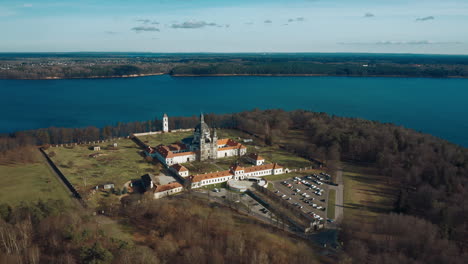 Vista-Aérea-Del-Monasterio-De-Pazaislis-Lituania