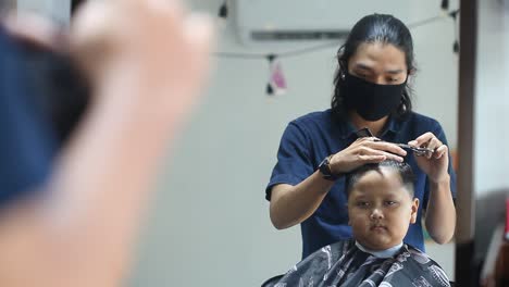 Children's-haircut-in-the-salon-at-the-time-of-the-coronavirus-epidemic