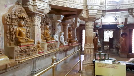 Beautiful-sculptures-of-gods-on-the-interior-of-ancient-Shri-Parsva-Nath-ji-mandir-at-Jaisalmer-Sonargarh-fort,-Rajasthan,-India