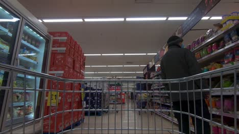 POV-Desde-El-Interior-Del-Carrito-Moviéndose-En-Tescos