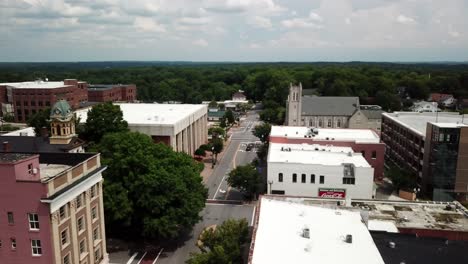 Luftaufnahme-Der-Gebäude-In-Der-Innenstadt-Von-Concord,-North-Carolina,-Aufgenommen-In-4K