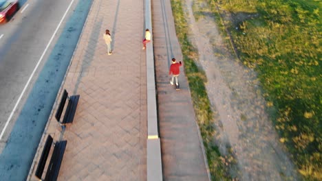 Longboard-Skate-Drone-Luftaufnahmen-Boulevard-Punta-Carretas-Montevideo-Uruguay