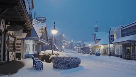 Früher-Morgen-In-Poulsbo,-Washington,-Mit-Seltenem-Schneefall,-Blick-Auf-Die-Innenstadt