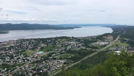 Hermosa-Vista-De-La-Bahía-De-Chaleur-En-Julio-De-2019-Desde-La-Montaña-Pan-De-Azúcar