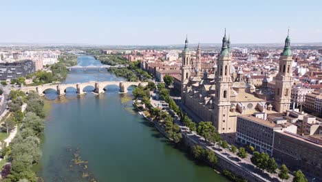 City-Skyline-of-Zaragoza,-Spain---Aerial-Drone-View-of-Basilica-El-Pilar-and-Ebro-River