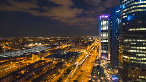 Blick-Von-Einem-Der-Vier-Türme-Von-Madrid-Bei-Nacht