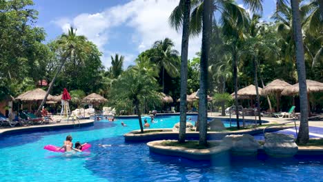 Una-Piscina-En-Un-Resort-Mexicano