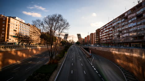 Madrid,-Spanien-–-13.-Februar-2020:-Zeitraffer-Des-Sonnenuntergangs-In-Castellana-Madrid