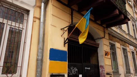 Ukrainian-flag-on-one-of-the-Odesa-streets