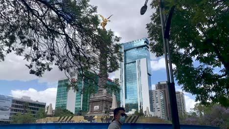 Timelapse-En-Un-Día-Soleado-En-El-Paseo-De-La-Reforma-En-La-Ciudad-De-México